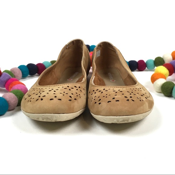 Merrell Women's Tan Ballet Flats - Picture 3 of 7